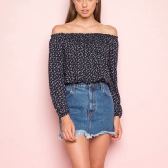 Brandy Melville off the shoulder flora top OS - Picture 3 of 7